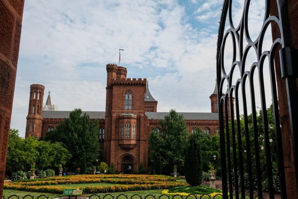 smithsonian-castle