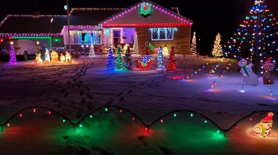Amazing Christmas Light Displays Are Going Back Up Across The Country To Brighten Spirits